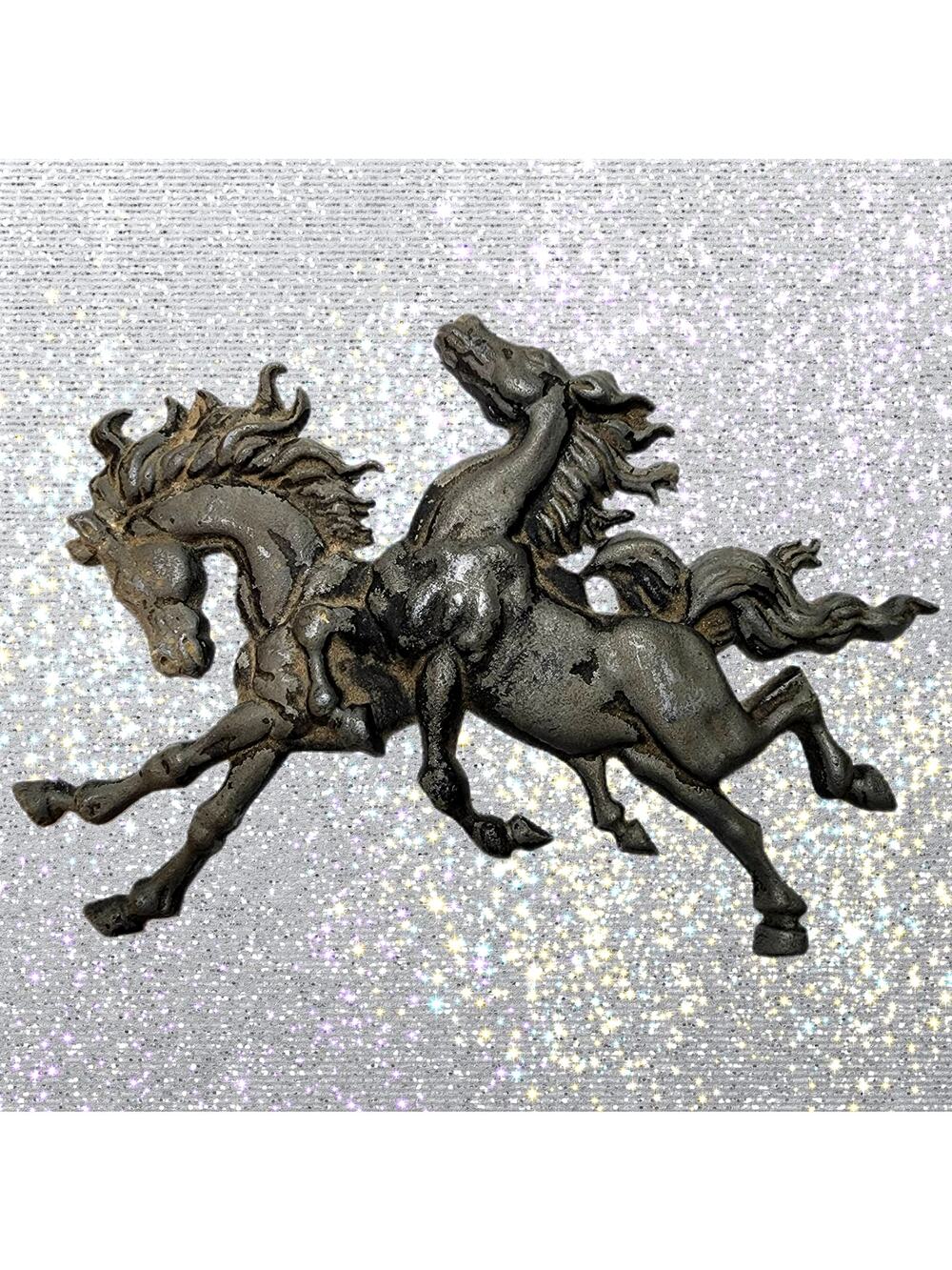 Vintage Heavy Aluminum Wild Stallions Wall Decor Horses Metal Plaque 7.5x11